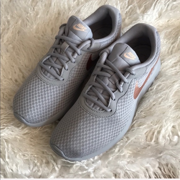 NWT Nike tanjun Rose Gold swoosh - Picture 4 of 7